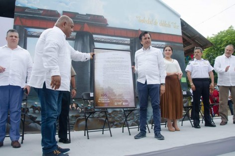 El Alcalde Mario Chama Díaz y el Secretario del Ayuntamiento de Teocelo, Zimri Abimelech Arellano, asistieron a esta gran conmemoración, encabezada por el Gobernador del Estado de Veracruz Ing. Cuitláhuac García Jiménez, el Secretario de Gobernación Ing. Eric Patrocinio Cisneros Burgos y la anfitriona, la Alcaldesa Martha Ximena Rodríguez Utrera del Ayuntamiento de Soledad de Doblado, Veracruz. 