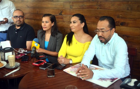 Erika Yerania Díaz, regidora del ayuntamiento de Xalapa, en compañía del diputado local Omar Miranda Romero, presentaron la convocatoria para participar en el próximo Curso de Sensibilización y Capacitación de Cuidados Paliativos <em>PaliativISSSTE</em>, este 22 y 23 de agosto, a las 8:00 horas en el IMAC.   