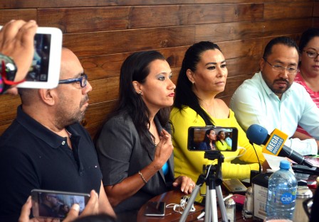 Erika Yerania Díaz, regidora del ayuntamiento de Xalapa, en compañía del diputado local Omar Miranda Romero, presentaron la convocatoria para participar en el próximo Curso de Sensibilización y Capacitación de Cuidados Paliativos PaliativISSSTE, este 22 y 23 de agosto, a las 8:00 horas en el IMAC. 