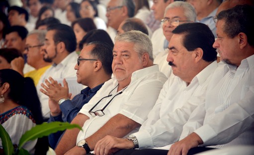 La rectora de la Universidad Veracruzana, Sara Ladrón de Guevara, en compañía del delegado federal, Manuel Huerta; autoridades de la SEV y otras personalidades, dieron la bienvenida a alumnos de nuevo ingreso  ciclo escolar 2019-2020 en el gimnasio del Campus para la Cultura, las Artes y el Deporte, de la ciudad de Xalapa.  