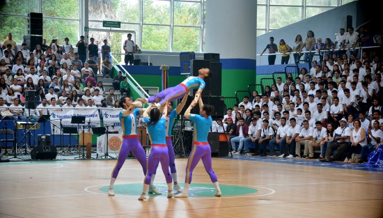 La ceremonia de bienvenida, además de los discursos de autoridades y estudiantes, fue amenizada por la Xalli Big Band; además, se presentaron los medallistas de la Universiada Nacional 2019; hubo una demostración deportiva por el equipo de gimnasia aeróbica que causó algarabía entre los jóvenes; participaron alumnos de la Facultad de Danza con un cuadro afromestizo y cerró con el Ballet Folklórico, que presentó un cuadro de danzas indígenas de México, a propósito del Día Internacional de los Pueblos Indígenas y fue acompañado de diversos ensambles del grupo Tlen Huicani.  