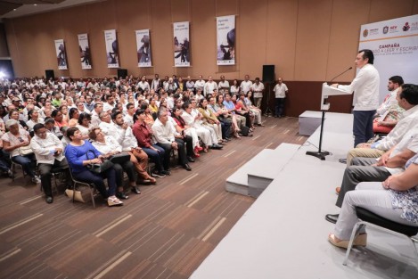 El gobernador de Veracruz, señaló que por esta necesidad surgió la campaña <em>Aprendo a Leer y Escribir</em>, misma que contará con el apoyo del Fondo de Cultura Económica para el material didáctico que será utilizado por los asesores solidarios del Instituto Veracruzano de Educación para los Adultos (IVEA).  