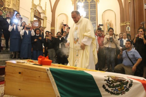 Los restos mortales del Cardenal y Obispo emérito de la Arquidiócesis de Xalapa, Don Sergio Obeso Rivera, son velados en la Catedral Metropolitana de Xalapa, en donde permanecerán hasta el martes 13 a las 12:00 horas. 