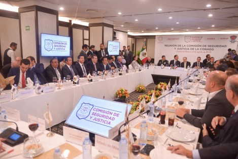Este lunes, el gobernador Cuitláhuac García Jiménez participó en la reunión de la Comisión Ejecutiva de Seguridad y Justicia de la  CONAGO para coordinar las facultades de investigación entre la FGR y las entidades federativas, donde se evaluó principalmente el tema de homicidios dolosos. 