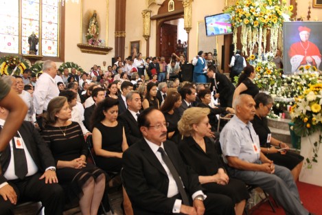 Familiares, personajes eclesiásticos y públicos así como fieles católicos  participaron en la misa exequial del Cardenal Sergio Obeso Rivera.