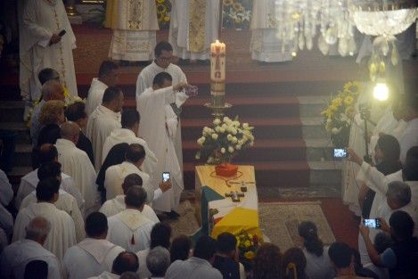 En la Catedral Metropolitana de la ciudad de Xalapa se realizo la misa  y sepelio del Cardenal Sergio Obeso acompañado de jerarcas católicos del país, autoridades estatales, figuras políticas y feligreses  se le  dio una emotiva despedida. 