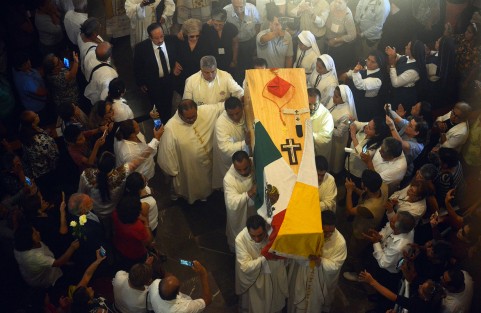 En la Catedral Metropolitana de la ciudad de Xalapa se realizo la misa  y sepelio del Cardenal Sergio Obeso acompañado de jerarcas católicos del país, autoridades estatales, figuras políticas y feligreses  se le  dio una emotiva despedida. 
