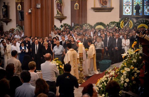 En la Catedral Metropolitana de la ciudad de Xalapa se realizo la misa  y sepelio del Cardenal Sergio Obeso acompañado de jerarcas católicos del país, autoridades estatales, figuras políticas y feligreses  se le  dio una emotiva despedida. 