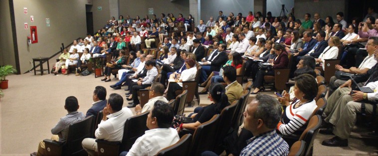 Con el objeto de consolidar propuestas, emanadas del sector magisterial del Estado, que sirvan para enriquecer la legislación de la reforma educativa, impulsada por el nuevo Gobierno de la República, se llevó a cabo el segundo foro denominado Retos y Prospectivas de la Política Educativa en Veracruz, hacia la definición de las leyes secundarias, con la participación de la Comisión de Educación y Cultura del Congreso del Estado. 