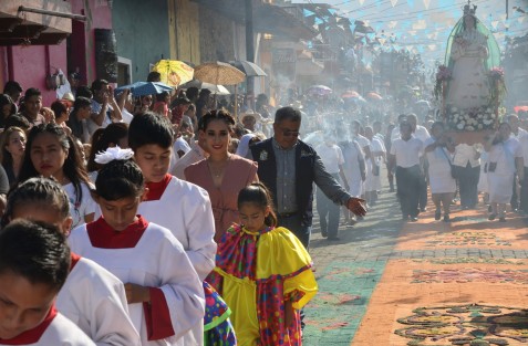 El alcalde Mario A. Chama Díaz, el párroco de la iglesia así como la presidenta del DIF municipal Mara Chama Villa participaron de las fiestas patronales  en honor a la Virgen de la Asunción de Nuestra Señora.