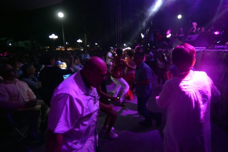 Divina Banda puso a bailar a cientos de asistentes que abarrotaron la explanada de Palacio Municipal y Parque Revolución, con la rumba y salsa de las cubanas.  