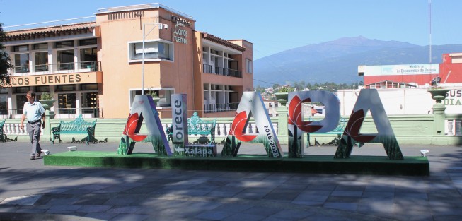 Este jueves los xalapeños se encontraron con que la X del letrero de Xalapa, había sido retirada por personas no identificadas. Quizá algún turista quiso llevarse un poquito de Xalapa. 