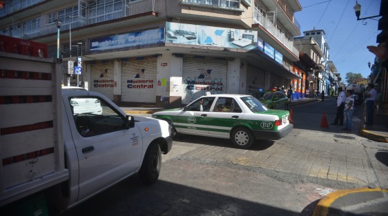 Por los trabajos de repavimentación, la calle Revolución está cerrada desde Juárez hasta 20 noviembre. 