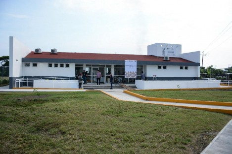  La Secretaría de Salud (SS) puso en marcha la unidad médica de la comunidad Camacho, municipio de Santiago Tuxtla, que beneficiará a más de cinco mil habitantes.