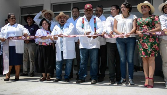  La Secretaría de Salud (SS) puso en marcha la unidad médica de la comunidad Camacho, municipio de Santiago Tuxtla, que beneficiará a más de cinco mil habitantes.  