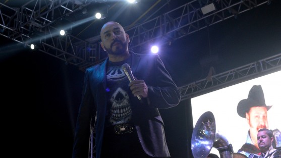 En el marco de la fiesta patronal en honor a la Asunción de nuestra Señora en Teocelo, cientos de personas se dieron cita para disfrutar del espectáculo del cantante internacional Lupillo Rivera.