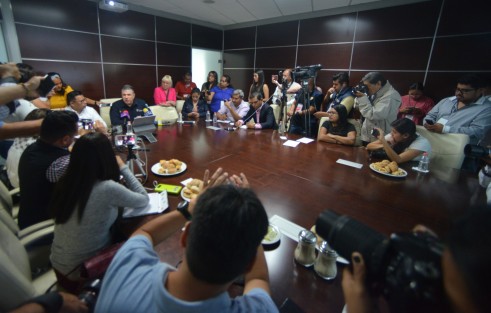 En conferencia de prensa, a la cual sólo habían sido convocados algunos medios, el titular de la SSP, Hugo Gutiérrez, explicó algunos de los logros  que ha tenido dicha Secretaría.