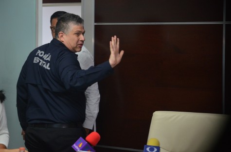 El titular de la SSP, Hugo Gutiérrez, dijo  que responderá por escrito a la Fiscalía sobre su declaración en torno a el caso del homicidio de la alcaldesa de Mixtla, aunque por ley no está obligado; sin embargo considera que el fiscal debería investigar a los homicidas. 
