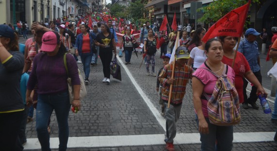 Antorchistas salieron a manifestarse en el centro de Xalapa en gran número, exigiendo obras al Gobierno del Estado. La movilización causó gran caos debido a la modificación en el sentido de las calles por obra en la avenida Revolución, al tener que cerrarse Lucio.  