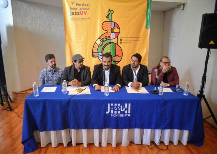 Miguel Flores Covarrubias, director del Área de Artes de la UV; junto con Jesús Rodríguez, Timothy Mayer y Diego Salas, aportó detalles del 9o Festival Internacional JazzUV, que se realizará del 23 al 27 de octubre.