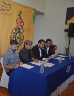 Miguel Flores Covarrubias, director del Área de Artes de la UV; junto con Jesús Rodríguez, Timothy Mayer y Diego Salas, aportó detalles del 9o Festival Internacional JazzUV, que se realizará del 23 al 27 de octubre.