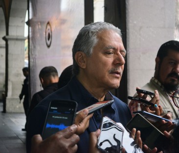 El Presidente Municipal de Xalapa, Hipólito Rodríguez Herrero, anunció que habrá cambios en el sentido de las calles, dijo que es un proceso que no se aprende de un día para otro el cambio que es de vías alternas, y gradualmente la gente lo va  ir entendiendo. 