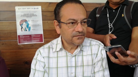 El Director de Asuntos Religiosos, Sergio Ulises Montes Guzmán, dio a conocer el primer  foro EL PAPEL DE LA RELIGIÓN EN EL CONTEXTO DE VIOLENCIA EN VERACRUZ, que se realizará en la Unidad de Humanidades, con la participación de Fernando Barranco, persona autorizada en temas religiosos en el país.