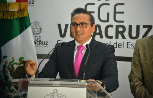 En conferencia de prensa, el fiscal general del Estado, Jorge Winckler, advirtió que el secretario de Seguridad Pública, Hugo Gutiérrez,  podría enfrentar responsabilidades al no ratificar sus acusaciones sobre crímenes cometidos en Veracruz.  
