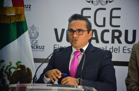 En conferencia de prensa, el fiscal general del Estado, Jorge Winckler, advirtió que el secretario de Seguridad Pública, Hugo Gutiérrez,  podría enfrentar responsabilidades al no ratificar sus acusaciones sobre crímenes cometidos en Veracruz.  