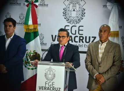En tono de burla preguntó si habían pasado todos los medios de comunicación a la rueda de prensa, y dio un pequeño curso de cómo consultar los índices de crímenes y demás para que no anden hablando sin sustento algunos funcionarios de gobierno.  