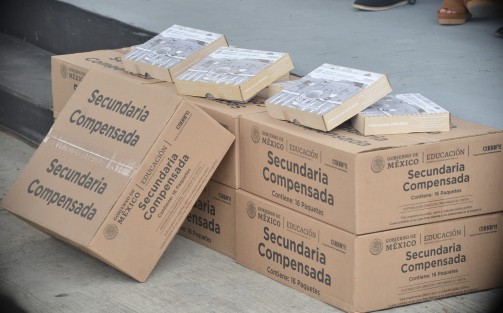 El gobernador del Estado, Cuitláhuac García  en compañía del secretario de educación Zenyancen Roberto Escobar García dieron el banderazo de inicio de la distribución de útiles escolares ciclo escolar 2019-2020.