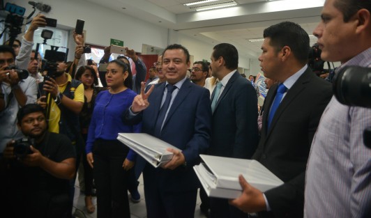 José de Jesús Mancha Alarcón aspirante a la Dirigencia del Partido Acción Nacional (PAN) en Veracruz,  realizó el registro en las oficinas del partido fue acompañado por diputados locales y la senadora Indira Rosales.  