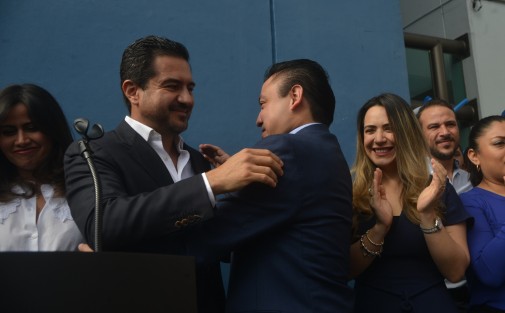 José de Jesús Mancha Alarcón aspirante a la Dirigencia del Partido Acción Nacional (PAN) en Veracruz,  realizó el registro en las oficinas del partido fue acompañado por diputados locales y la senadora Indira Rosales.  