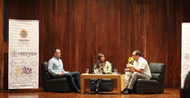 En la Galería de Arte Cotemporáneo de Xalapa fueron inauguradas las exposiciones  Maestros Oaxaqueños del IAGO y En este gran cañón hubo un glaciar.  Pevio a su apertura al público tuvo lugar un conversatorio, con la participación de  Daniel Brena, director del Centro de las Artes de San Agustín; Brenda Castillo, artista visual, y Santiago Pérez, curador del IVEC, además de la expositora Tania Ximena,  en donde se abordó el contexto en que se dan ambas exposiciones.  