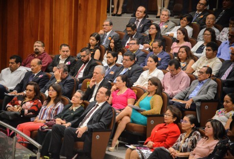 La ceremonia de entrega de la medalla Heriberto Castillo en el Palacio Legislativo contó con la asistencia de varios funcionarios, y la inasistencia de otros tantos. 