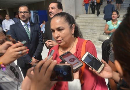 La ceremonia de entrega de la medalla Heriberto Castillo en el Palacio Legislativo contó con la asistencia de varios funcionarios, y la inasistencia de otros tantos. 