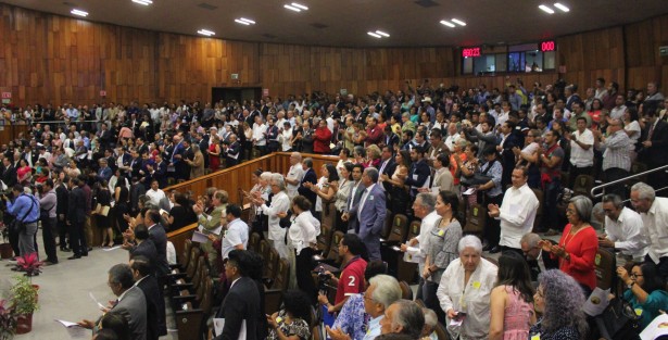 Aspectos de la sesión solemne del pleno, en la entrega de medallay reconocimiento Heberto Castillo.
