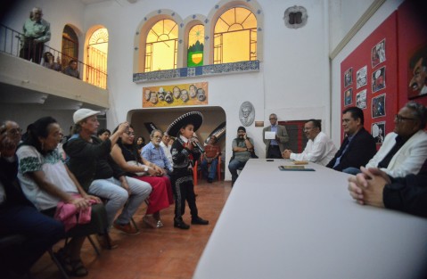 En la Casa de la Caricatura de la ciudad de Xalapa se inauguró la exposición  <em>El placer de pintar</em> en homenaje a la trayectoria de 40 años del reconocido caricaturista Fernando Morales FM.
