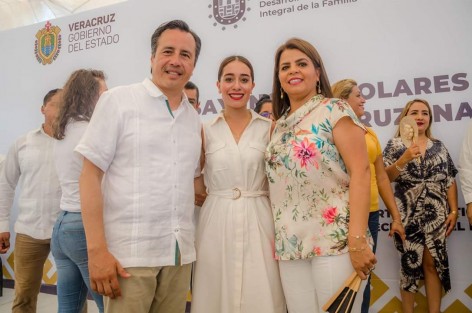 La Presidenta del Sistema Municipal DIF deTeocelo, Mara Chama Villa, estuvo presente en la entrega de desayunos escolares fríos para la niñez veracruzana, en la Escuela Primaria Enrique Laubcher, ubicada en la Colonia Reserva Tarimoya ll, de la ciudad de Veracruz.  