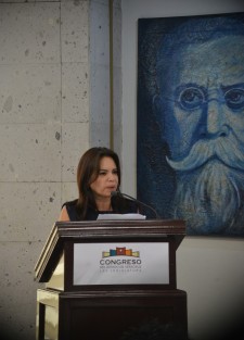 Para que la legislación civil estatal cumpla con un enfoque transformador, progresivo y dinámico para proteger a la familia, la diputada Mónica Robles, presentó iniciativa  a fin de incorporar la figura de custodia compartida.
