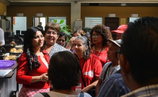Durante la sesión Permanente del Congreso local la diputada Erika Ayala escuchó las quejas de vendedores de billetes de lotería que están preocupados por el aumento de impuestos a loterías, rifas y sorteos en el estado de Veracruz.