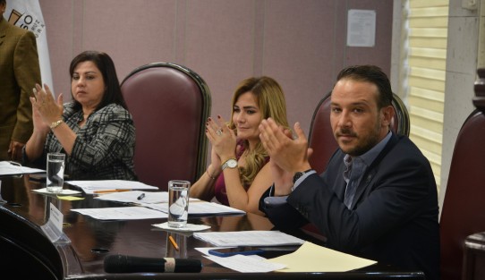 La diputada María Josefina Gamboa presentó ante la Diputación Permanente iniciativa con proyecto de decreto que reforma diversas disposiciones de la Ley Orgánica del Poder Ejecutivo del Estado de Veracruz de Ignacio de la Llave,que obligaría a secretarios a recibir a alcaldes y diputados.