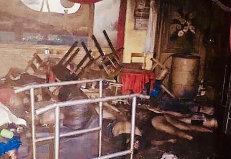 A través de redes sociales se dio cuenta la noche del martes del ataque a un  bar en la ciudad de Coatzacoalcos, mismo en el que se habría provocado un incendio con artefactos. Los primeros reportes daban cuenta de varios muertos y lesionados. 
