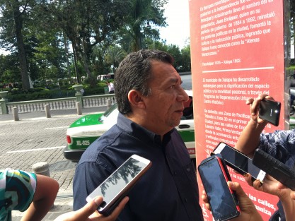 El dirigente estatal del PRD, Jesús Alberto Velázquez, descalifica las declaraciones del Presidente López Obrador y del gobernador de Veracruz, Cuitláhuac García, en torno a la liberación de uno de los presuntos responsables del ataque a un bar en Coatzacoalcos la noche de este martes, y pidió la destitución del titular de la SSP. 