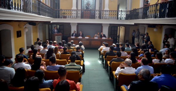 Autoridades  del Colegio de Veracruz inauguraron la aula  <em>Doctor Francisco Berlín Valenzuela</em>, director fundador de este colegio, además de celebrar la ceremonia de inicio de cursos.