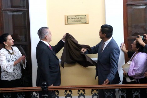 Autoridades  del Colegio de Veracruz inauguraron la aula  <em>Doctor Francisco Berlín Valenzuela</em>, director fundador de este colegio, además de celebrar la ceremonia de inicio de cursos.