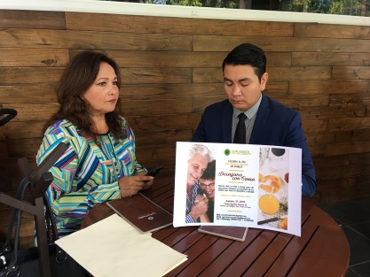 La Tanatóloga Rosario Cruz Rodríguez y el Médico Geriatra Erick Gerardo Ruiz Moya, del Club de Adultos en Crecimiento, anunciaron el desayuno con causa que tendrán el sábado próximo en el Casino Español, a fin de recaudar fondos para adultos mayores en abandono. Este Club busca con diversas actividades, que los adultos mayores tengan una vida activa y digna.
