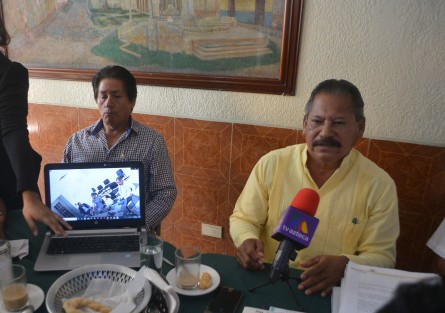 El presidente municipal de Ángel R. Cabada,  Arturo Herviz Reyes, dijo que son falsas las acusaciones en su contra por actos de desvíos de recursos, pues se trata de calumnias que han divulgado la sindica y los regidores.