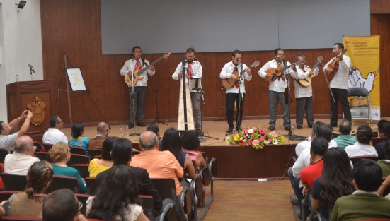 En el Auditorio Silvestre Moreno  Cora se realizó el concierto homenaje a Trovadores del Sur como parte de 35 aniversario de la Dirección de Actividades Artísticas de la SEV.  