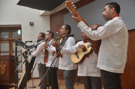 En el Auditorio Silvestre Moreno  Cora se realizó el concierto homenaje a Trovadores del Sur como parte de 35 aniversario de la Dirección de Actividades Artísticas de la SEV.  